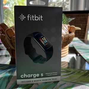 FitBit Charge 5 Advanced Fitness+Health Tracker with 6 Months Premium Trial NIB